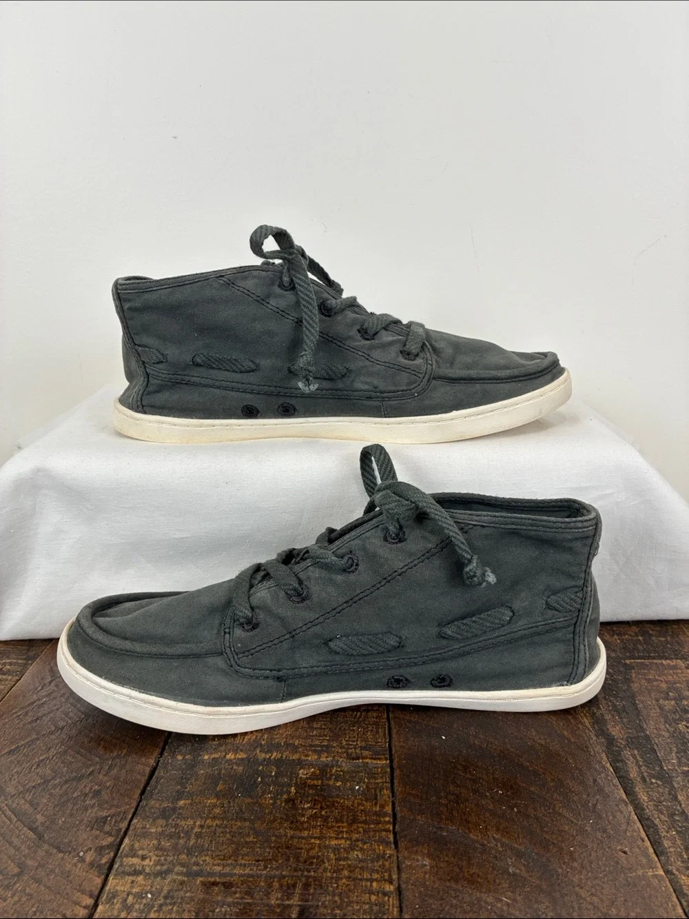 Sanuk Women’s 8 Chukka Boots Gray Canvas Lace Up Ankle Lightweight Desert